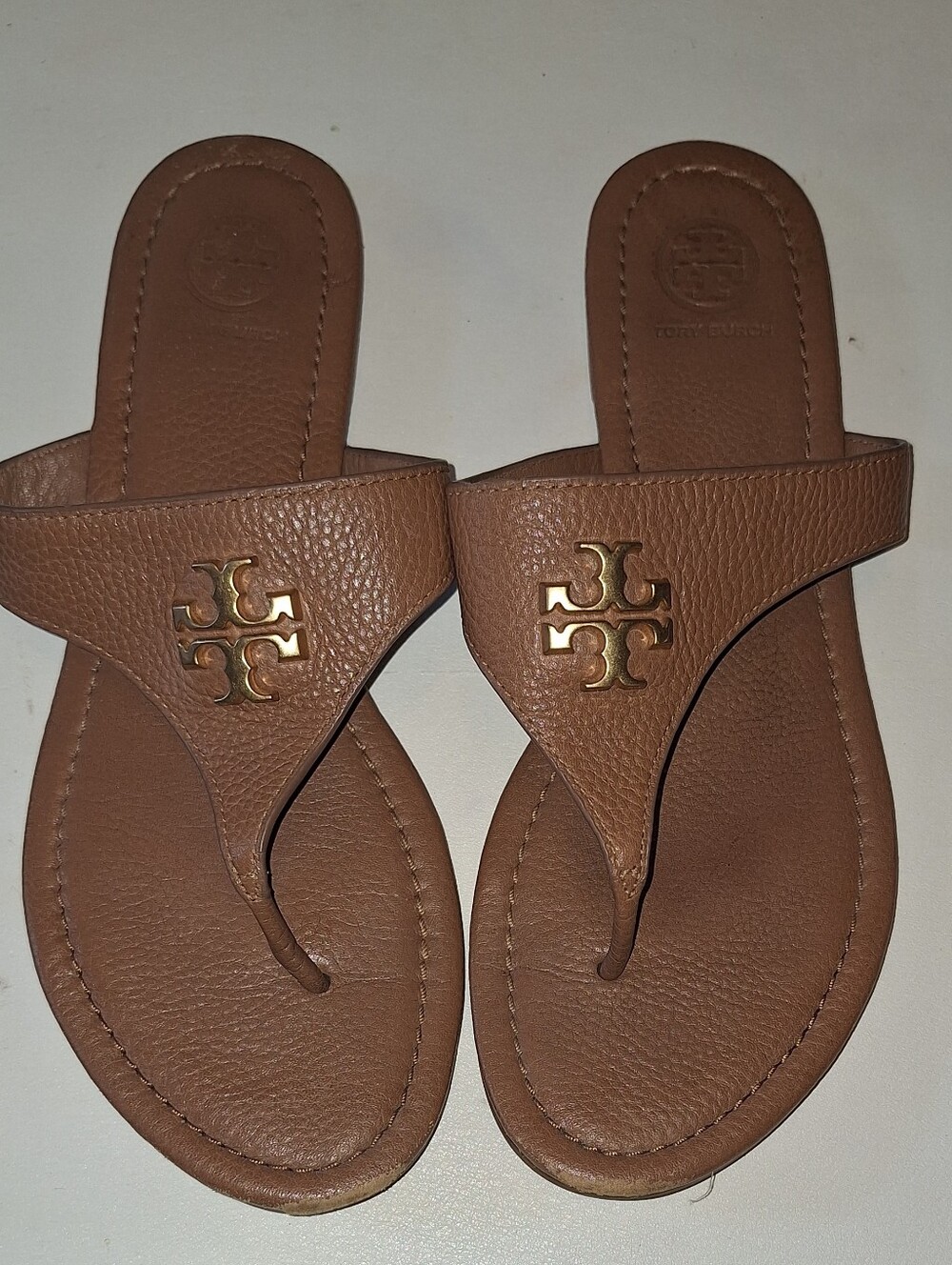 Tory Burch Tan Pebbled Leather Logo Thong Sandals with Gold Emblem